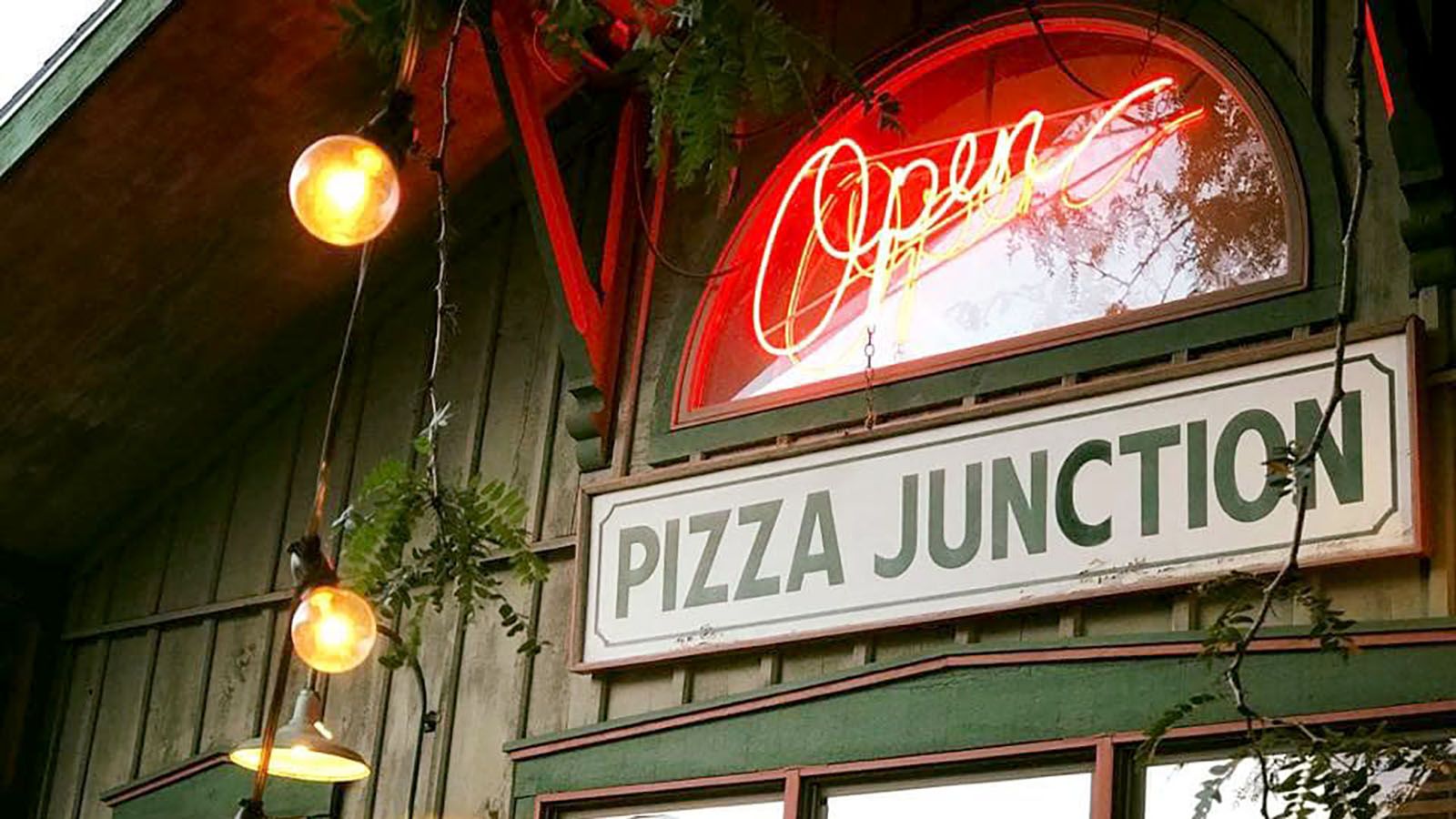 Facebook posts make it appear that Pizza Junction Cafe in Huntington is close to reopening.