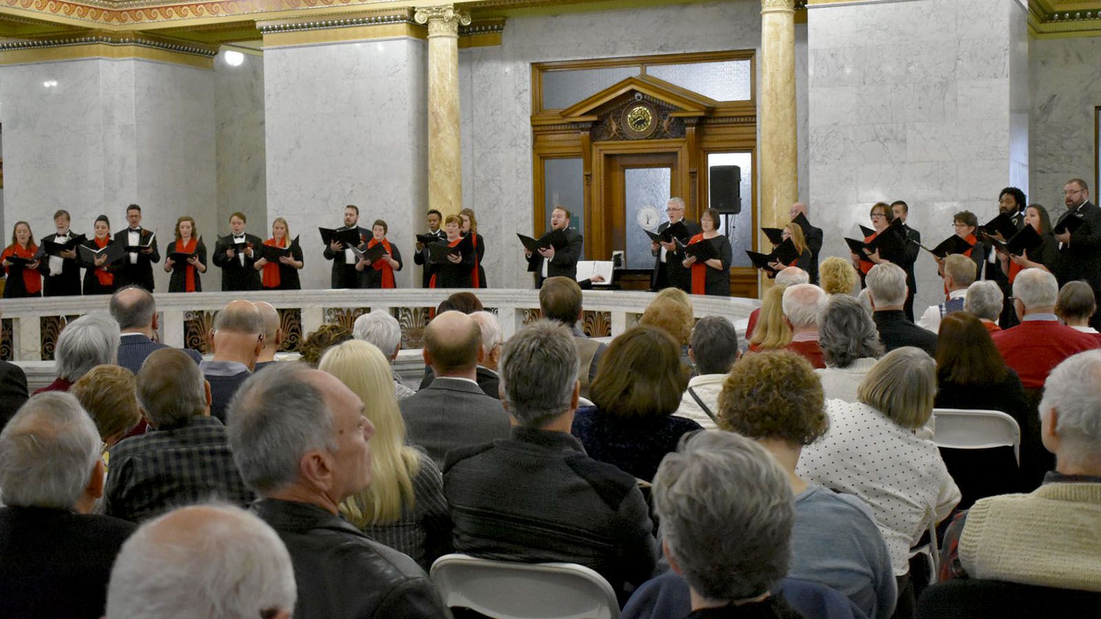 Heartland Sings will put on their Spirit of Christmas concert at Allen County Courthouse on Dec. 15-17.