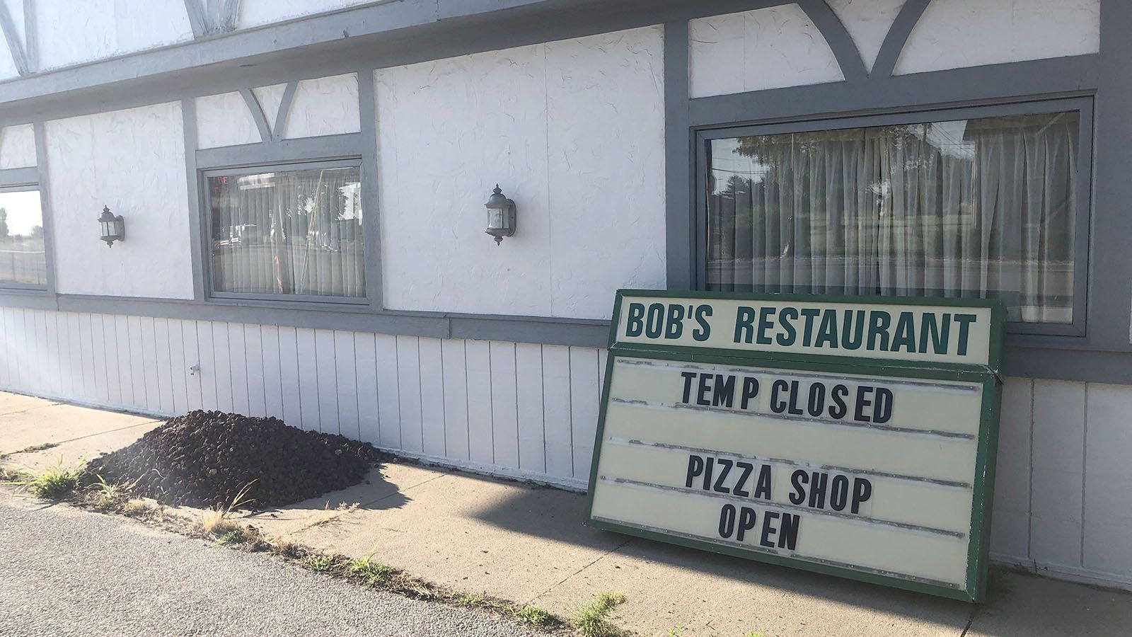Bob's Restaurant in Woodburn will soon open as Willie's Cafe.