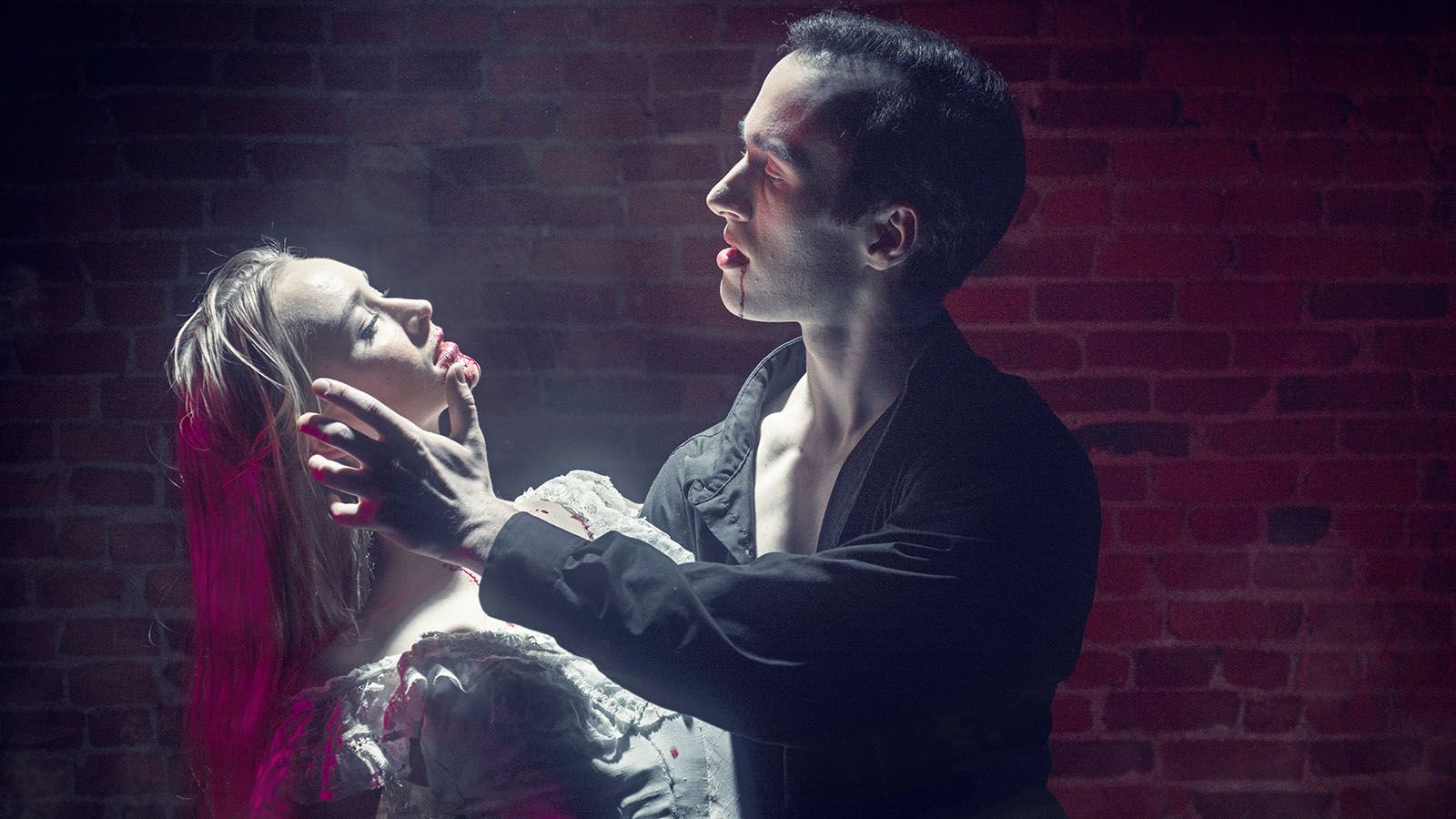 Fort Wayne Ballet will get you into the Halloween spirit with "Dracula."